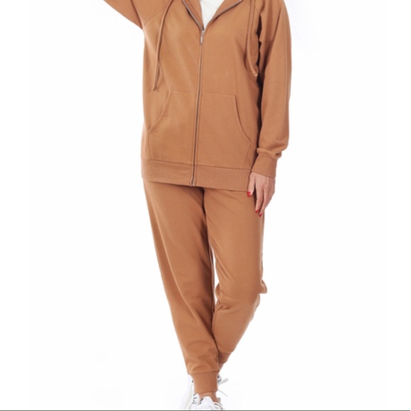 camel sweatsuit
